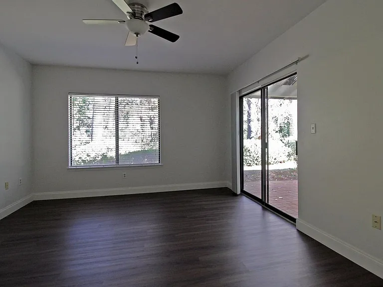 114 Gleneagles Dr — Photo 23
