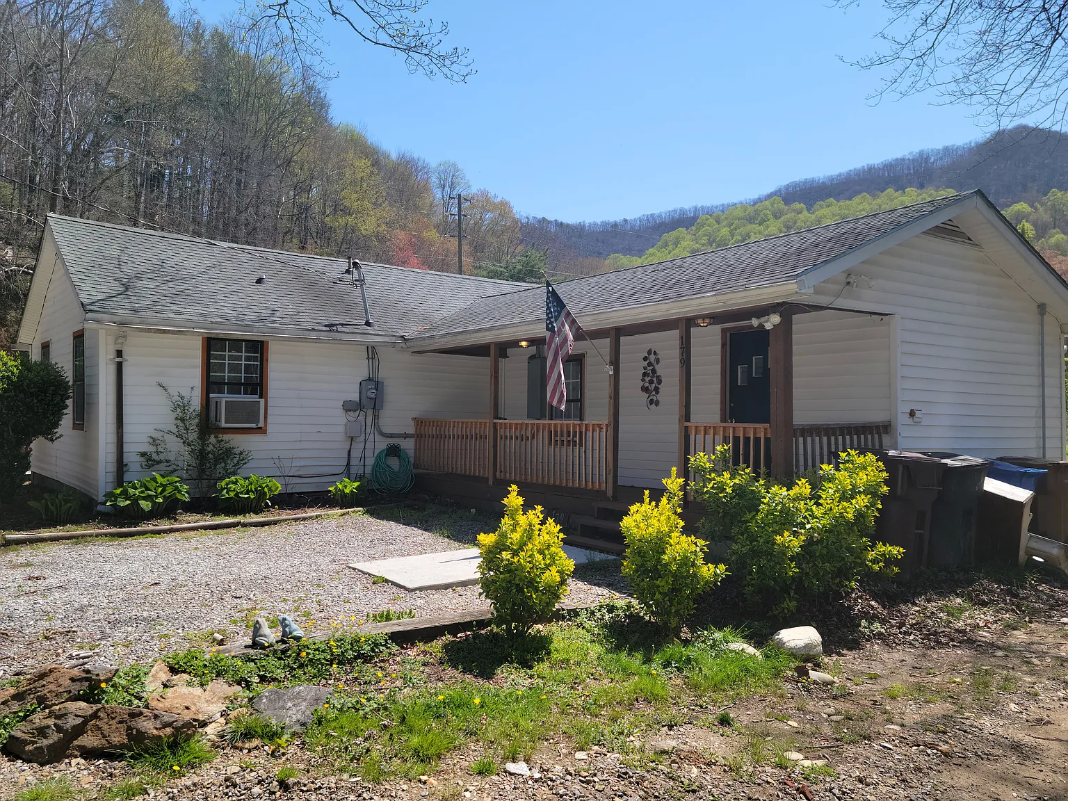 179 Jonathan Creek Rd — Photo 1