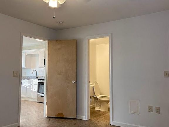 BEDROOM/BATHROOM