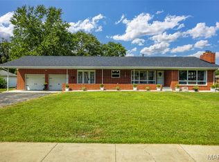 1107 W 6th St, Staunton, IL 62088