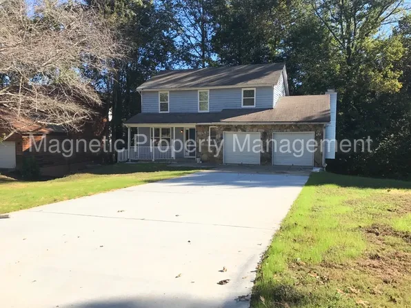 1075 Chapman Cir, Stone Mountain, GA 30088