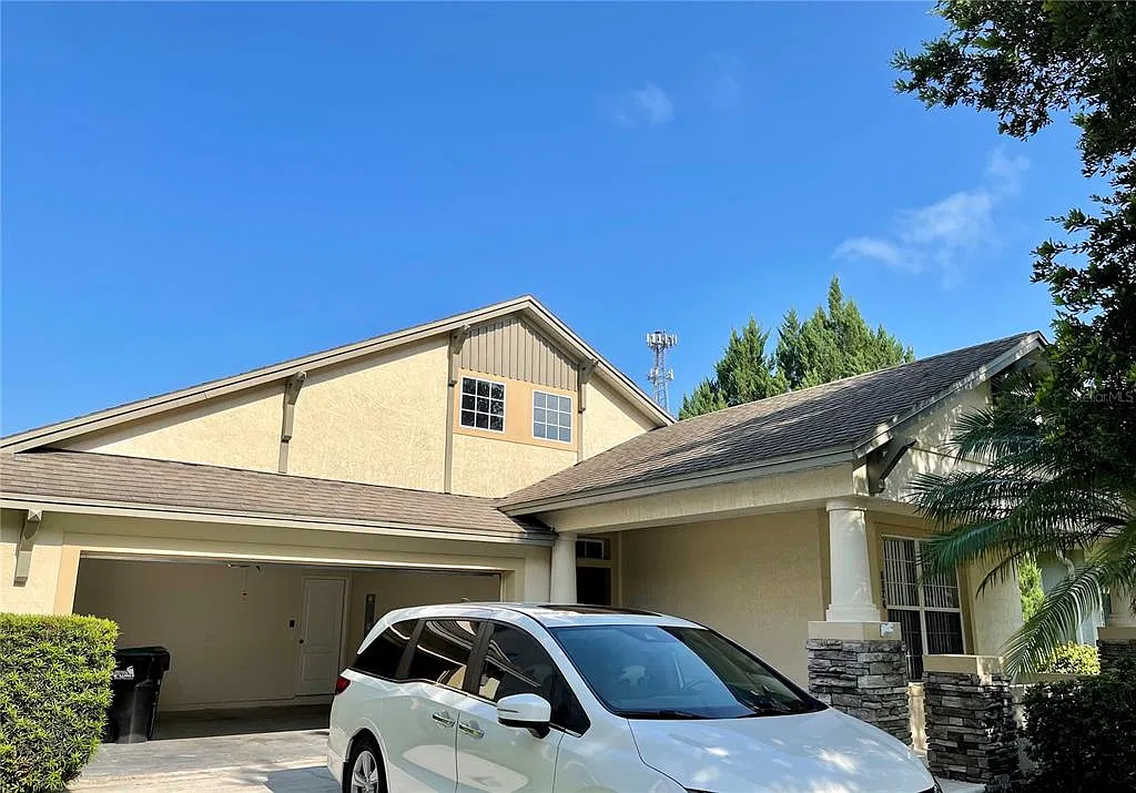 3 bed, 2.5 bath, 2230 sqft, $2,800 — Photo 1