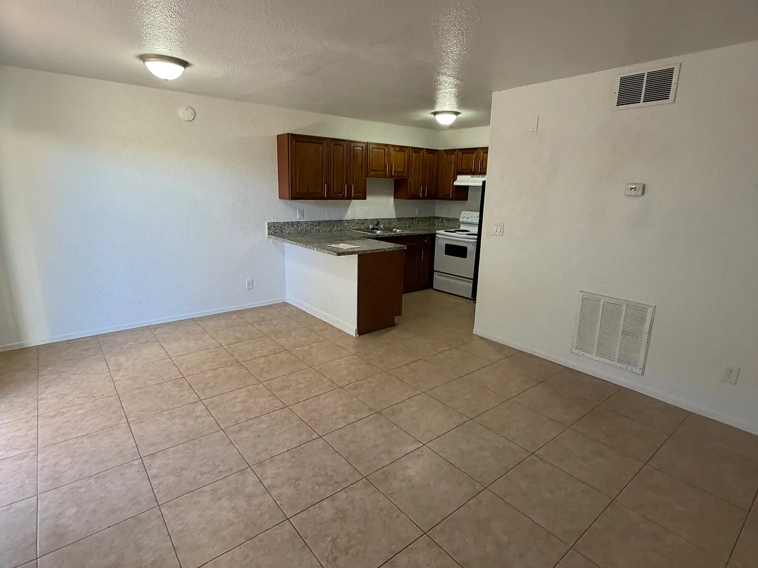 1 bed, 550 sqft, $959 — Photo 2