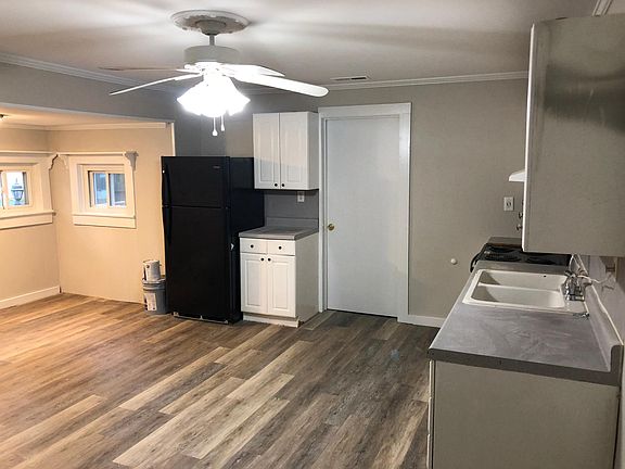 Large kitchen & dining area. Brand new aplliances