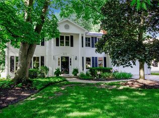 298 Randwood Dr, Williamsville, NY 14221