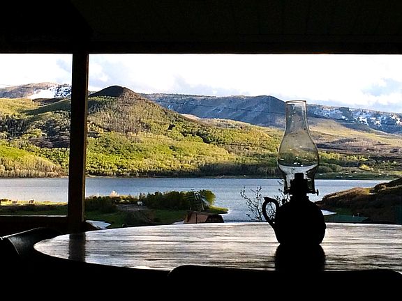 Overlooks lake and mountains