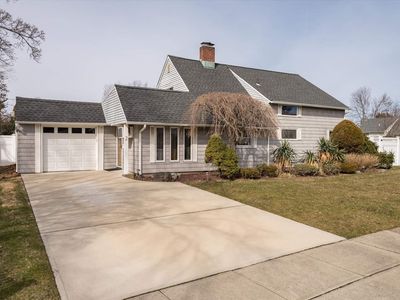 2 Picture Lane, Hicksville, NY, 11801