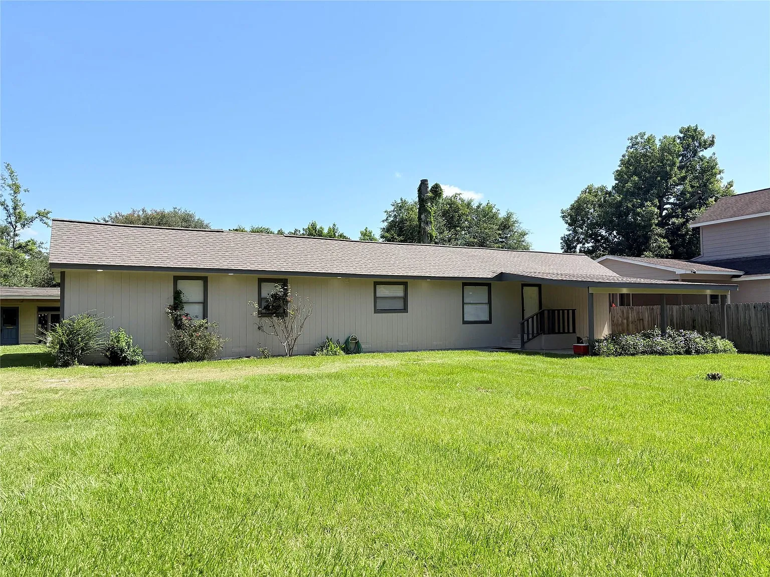3 bed, 3.0 bath, 1512 sqft, $2,000 — Photo 2