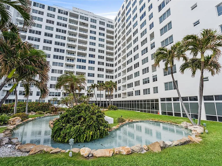 5005 Collins Ave #1523 — Photo 20
