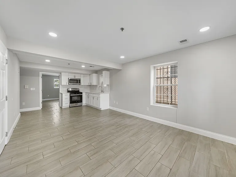 26-28 Avon Avenue - Ground Floor — Photo 3