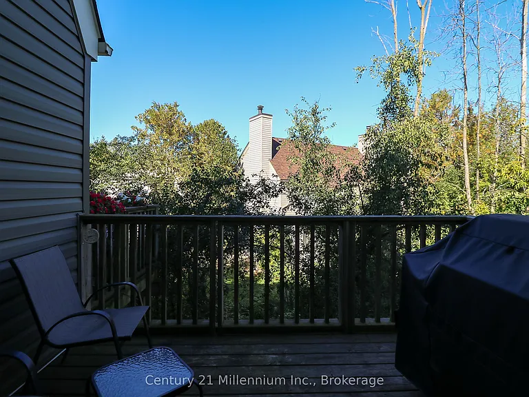 194 Escarpment Cres — Photo 15