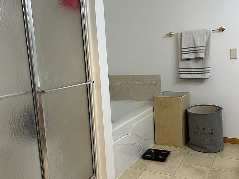 449 N Westmount Dr — Photo 12