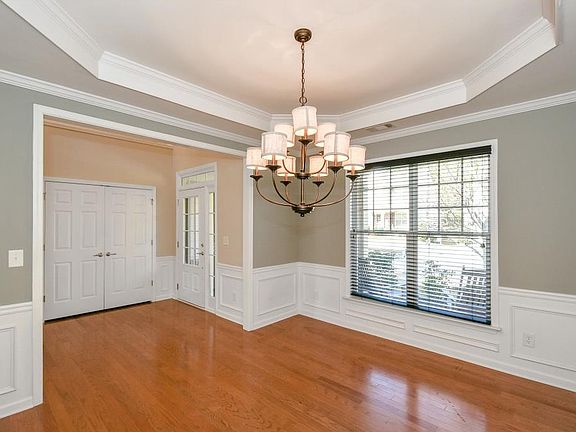 5th image of 242 Glenwood Dr