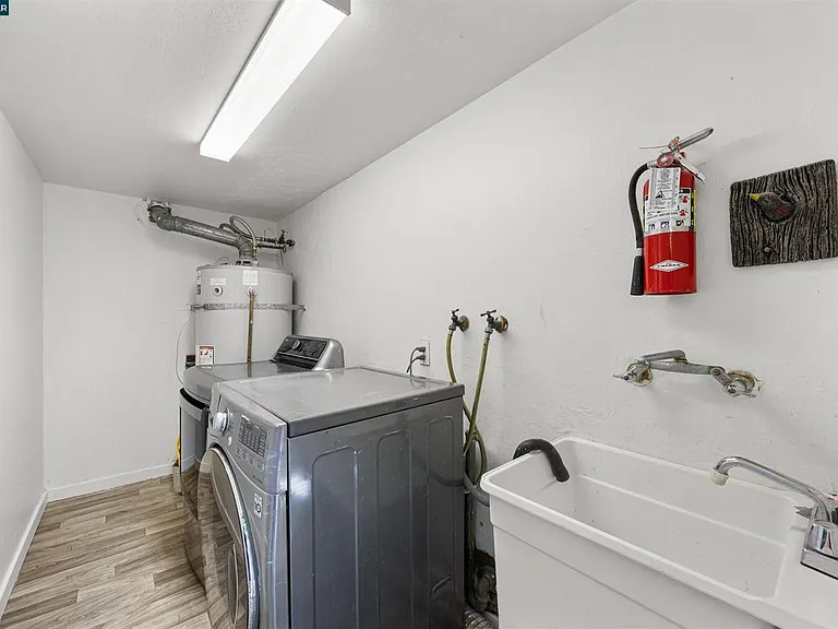 1037 Stannage Ave #2 — Photo 4