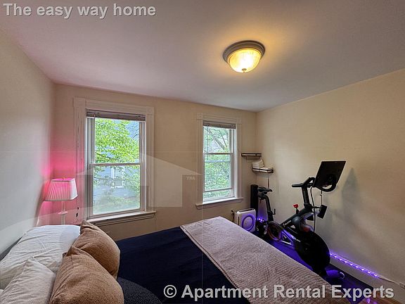 4th image of 33 Belmont St