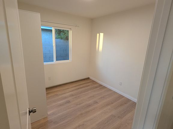 4th image of 4636 Walnut St #A