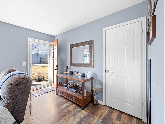 4th image of 106 Main St