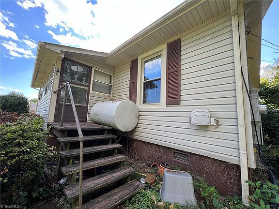 5th image of 117 Hillcrest St