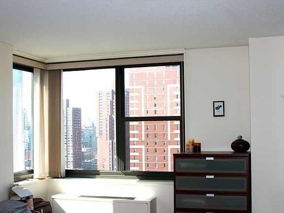 4th image of 1781 1st Ave #29J