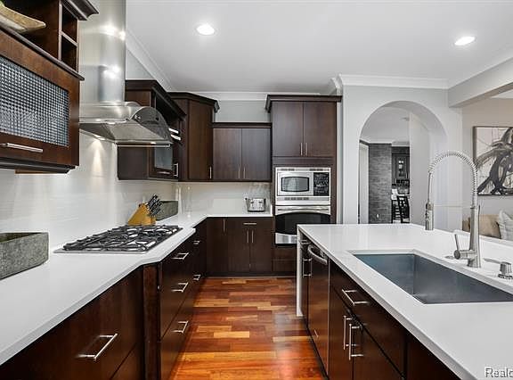 4th image of 1040 Bennaville Ave