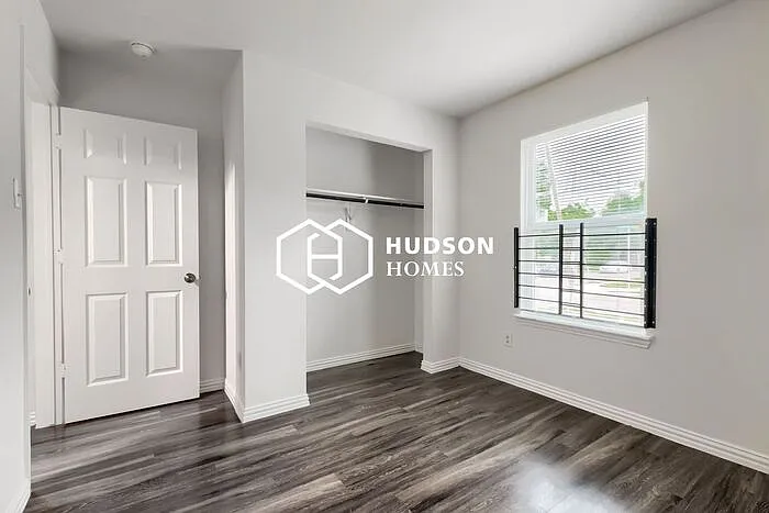 3627 Sidney St — Photo 7
