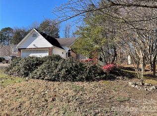 215 Forest Pond Rd, Kannapolis, NC 28083