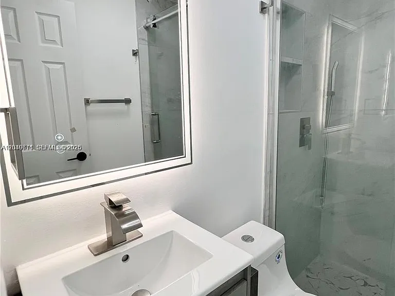 511 N 70th Way — Photo 9