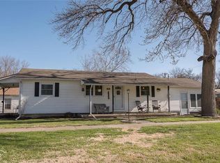 803 N Poplar St, Ottawa, KS 66067