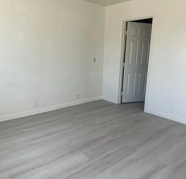 451 W Yermo Rd #B — Photo 2