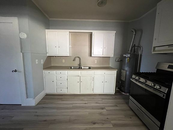 2nd image of 1105 Bluff St