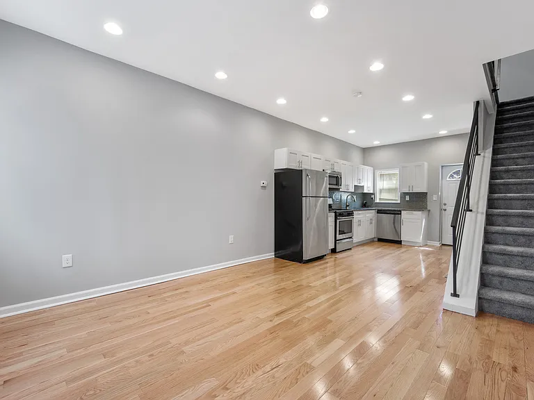 1451 N Dover St — Photo 2
