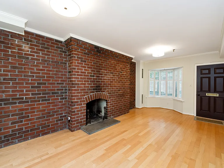 3246 Grace St NW — Photo 4