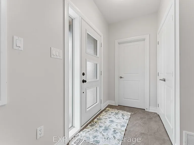 979 Admiral Ave — Photo 2