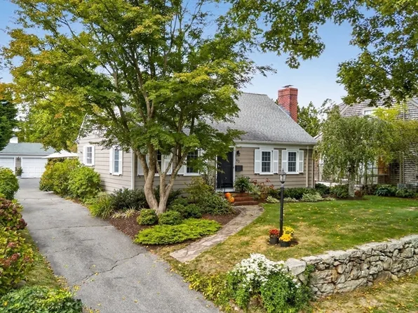 40 School St, Dartmouth, MA 02748