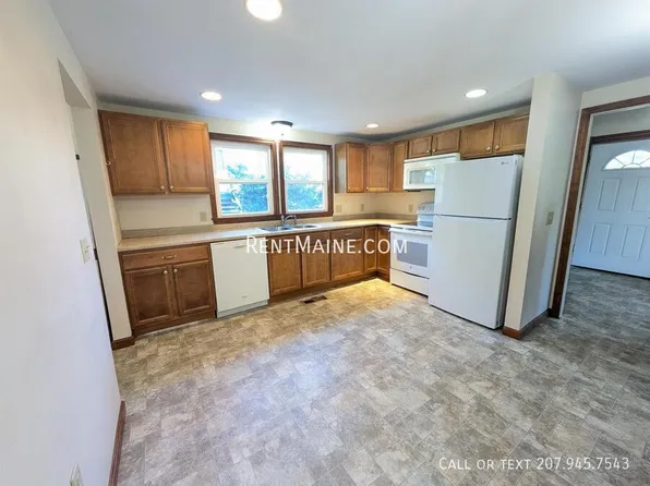 40 Dillingham St, Bangor, ME 04401