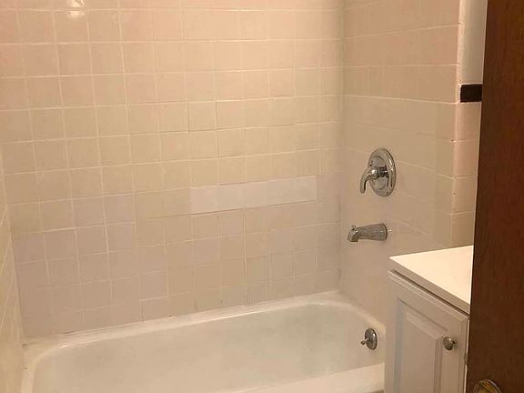 4th image of 20-27 23rd St #1