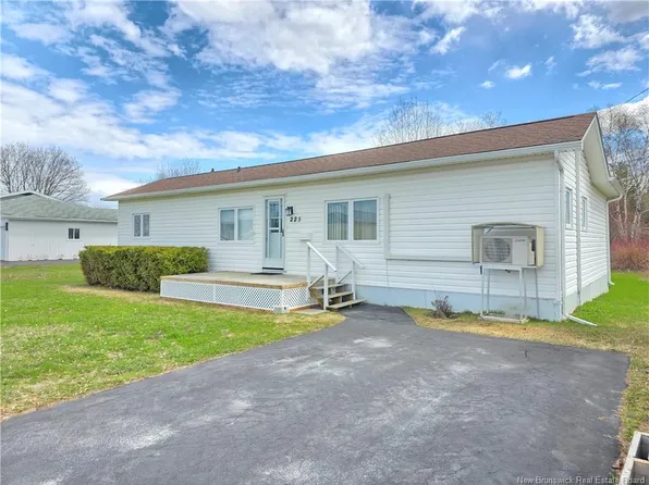 225 Parc E, Beresford, NB E8K 1V9