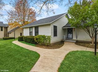 577 Dunham Rd, Gurnee, IL 60031