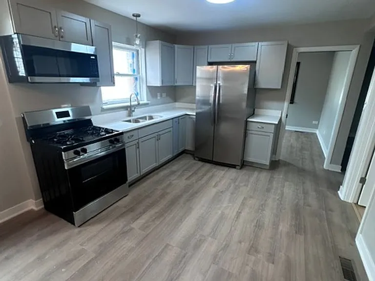 6009 S Kolin Ave — Photo 4