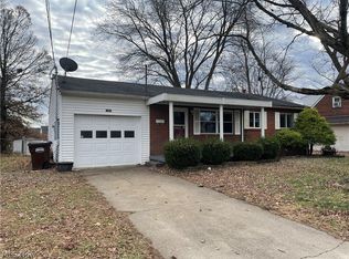 1587 Elizabeth St, Belpre, OH 45714