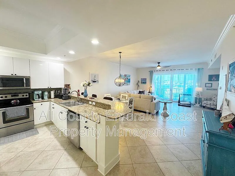 2 bed, 2.0 bath, 1390 sqft, $4,500 — Photo 4