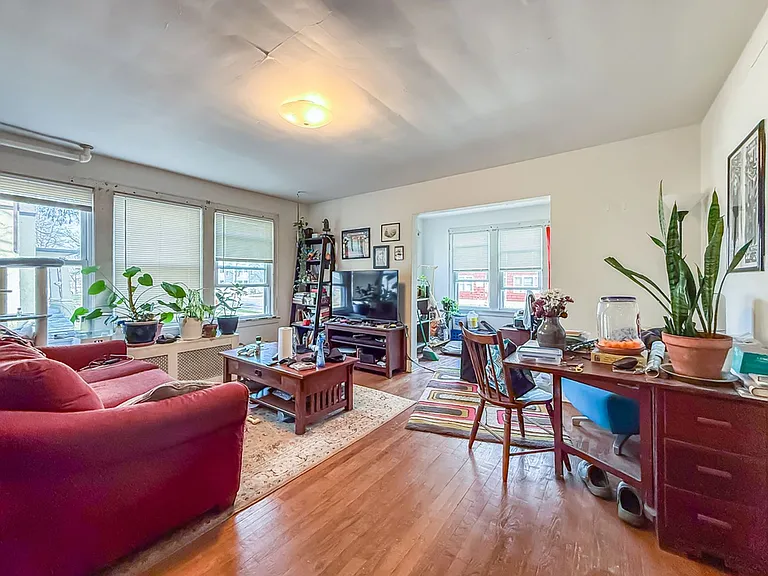 407 W Green St #2 — Photo 2