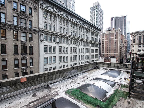 4th image of 7 E 32nd St #Phd
