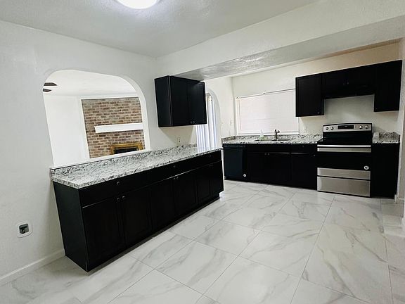 3rd image of 1105 Royal Hill Ln