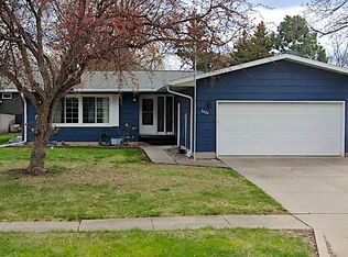 2420 W Country Club Dr, Fargo, ND 58103
