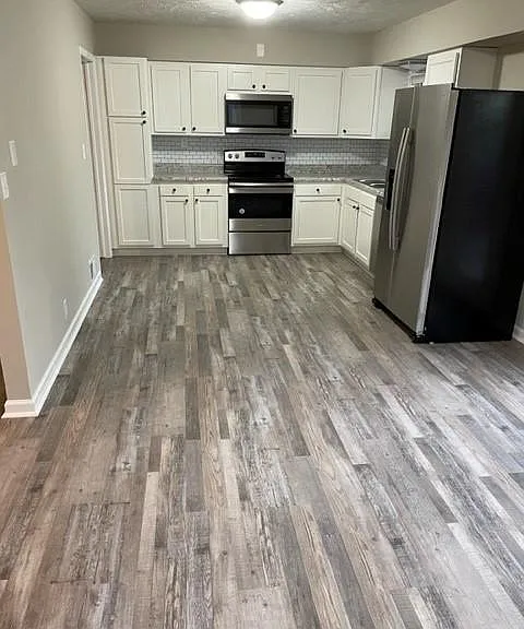 20276 Pinkney St — Photo 4