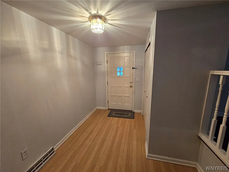 161 Foxpoint Dr W — Photo 5