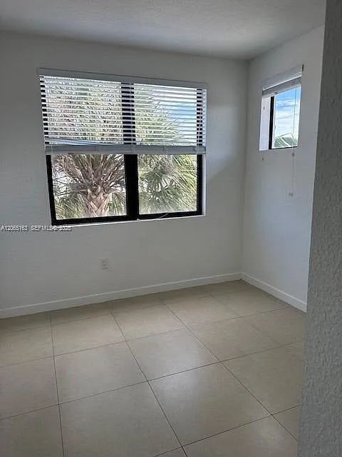 2 bed, 2.0 bath, 1327 sqft, $1,950 — Photo 3