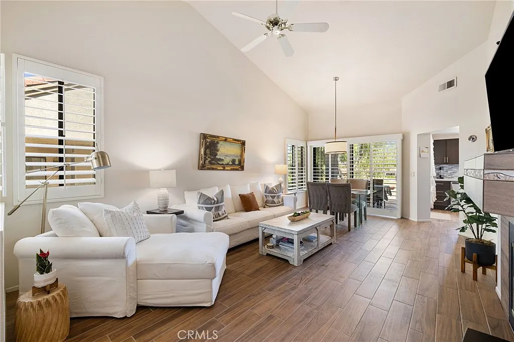 2 bed, 1091 sqft, $2,800 — Photo 2