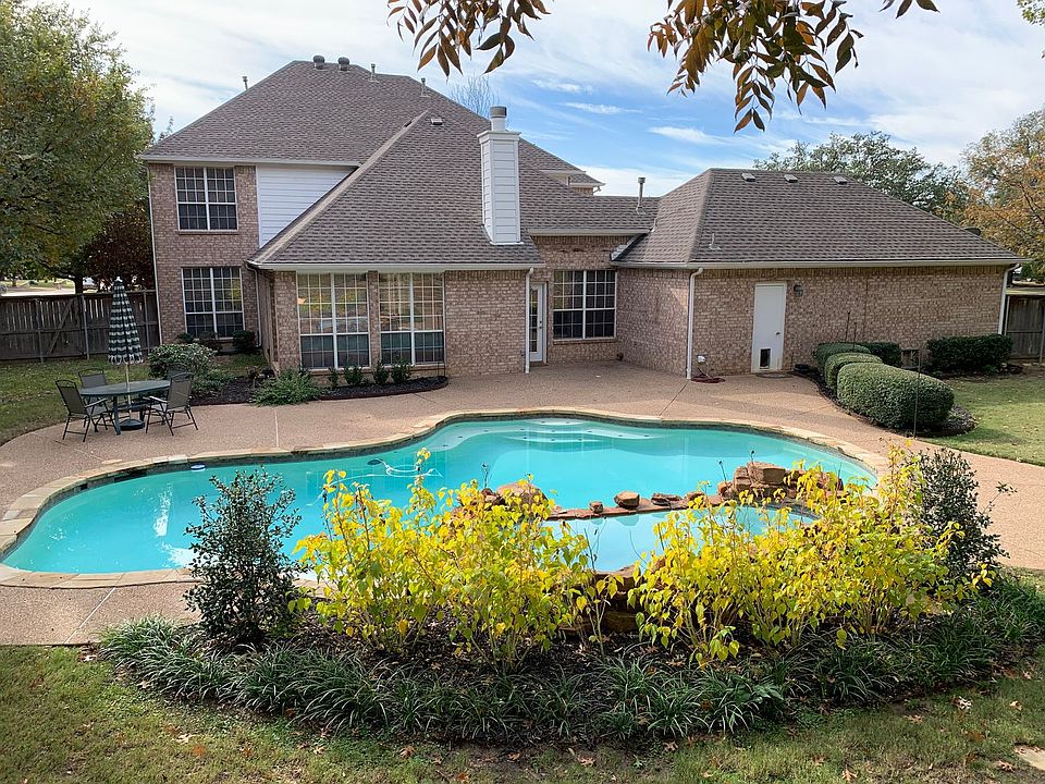 1st image of 1005 S Hollow Dr